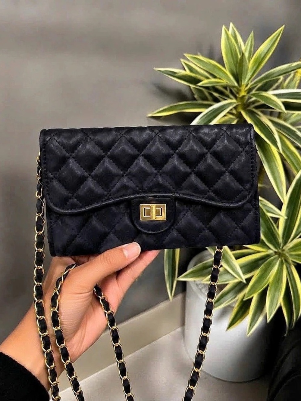Quilted Chain Strap Crossbody in Black Like New